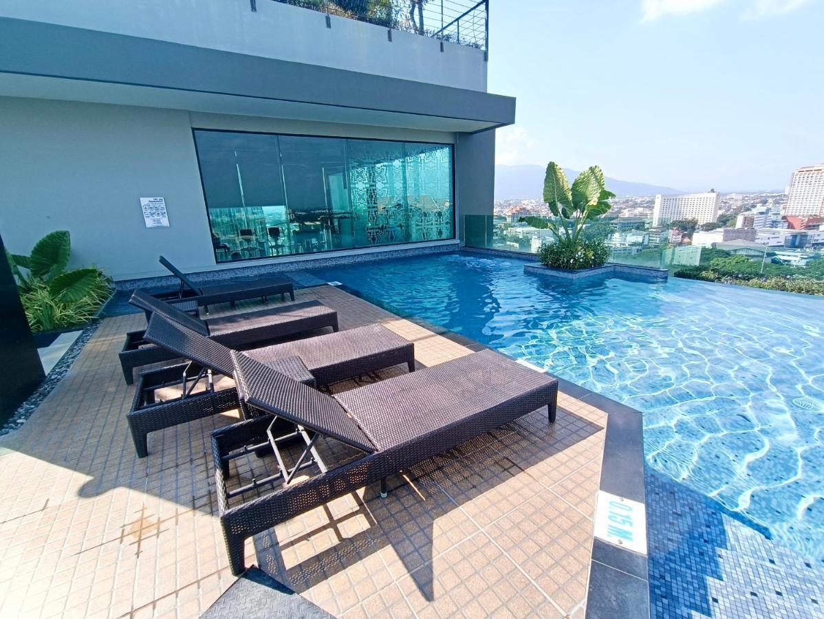 The Astra Condo City Center Chiang Mai Exteriör bild