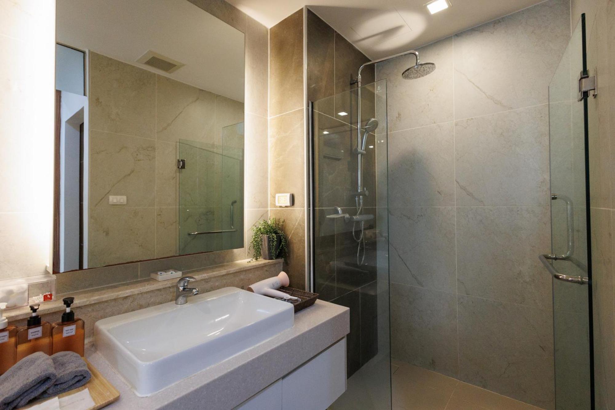 The Astra Condo City Center Chiang Mai Exteriör bild